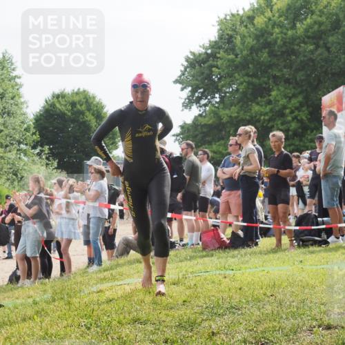 15.06.2025 - 27. Vierlanden-Triathlon KatJ http://msf.ph/oto/8011280 15.06.2025 10:13:02 Schwimmen 512 meine-sportfotos.de
