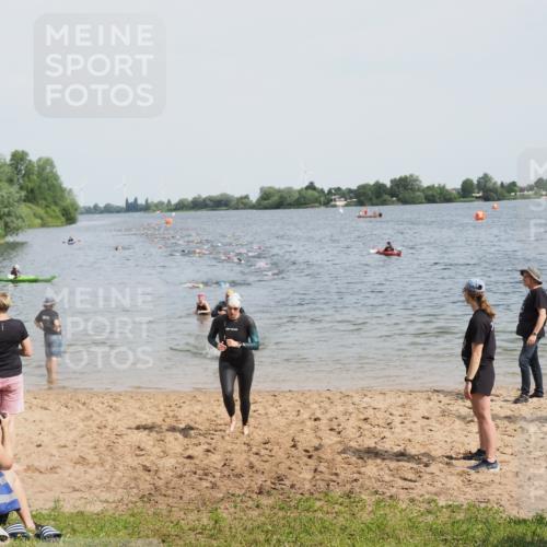 21.06.2025 - 27. Vierlanden-Triathlon MichiJ http://msf.ph/oto/8011288 15.06.2026 10:13:58 Schwimmen 472, 475, 490, 540 meine-sportfotos.de