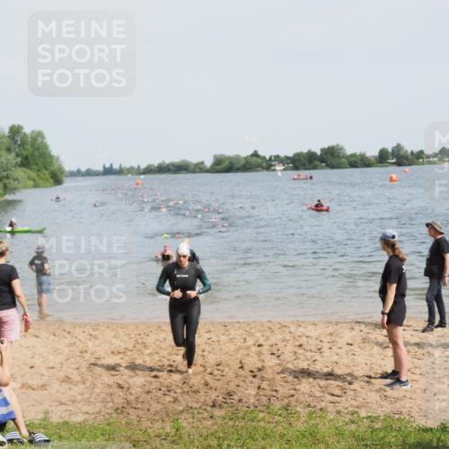 21.06.2025 - 27. Vierlanden-Triathlon MichiJ http://msf.ph/oto/8011301 15.06.2026 10:13:58 Schwimmen 472, 475, 490, 540 meine-sportfotos.de