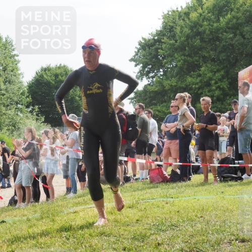 15.06.2025 - 27. Vierlanden-Triathlon KatJ http://msf.ph/oto/8011302 15.06.2025 10:13:02 Schwimmen 512 meine-sportfotos.de