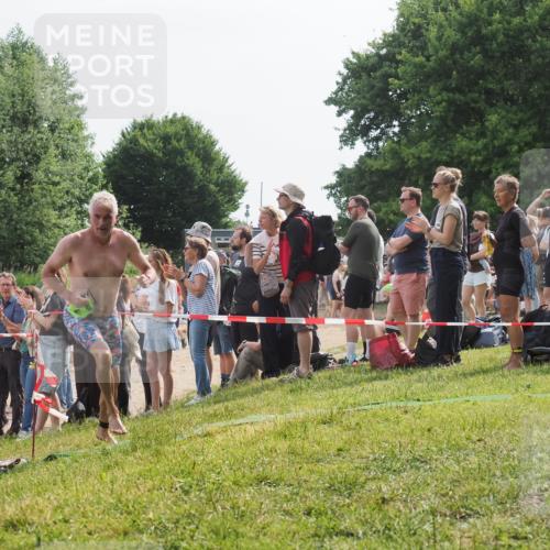 15.06.2025 - 27. Vierlanden-Triathlon KatJ http://msf.ph/oto/8011344 15.06.2025 10:13:32 Schwimmen 623 meine-sportfotos.de