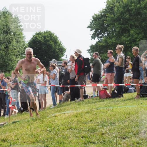 15.06.2025 - 27. Vierlanden-Triathlon KatJ http://msf.ph/oto/8011350 15.06.2025 10:13:32 Schwimmen 623 meine-sportfotos.de