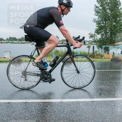 21.06.2025 - 27. Vierlanden-Triathlon H.Heesch http://msf.ph/oto/8011356 15.06.2025 13:57:46 Radfahren 1298, 1304 meine-sportfotos.de