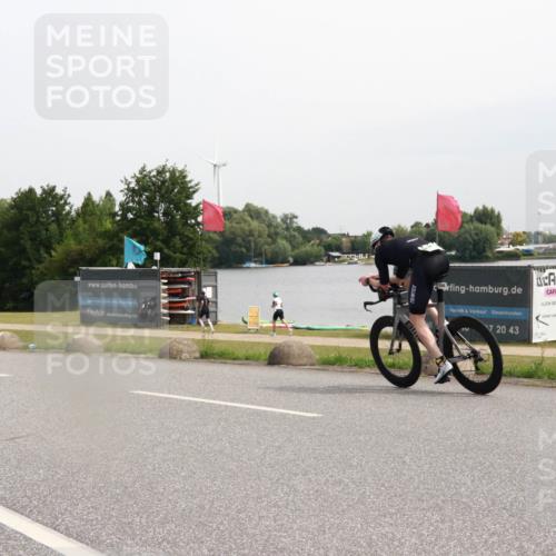 15.06.2025 - 27. Vierlanden-Triathlon H.Heesch http://msf.ph/oto/8011372 15.06.2025 11:03:00 Radfahren 49, 493, 626, 712 meine-sportfotos.de