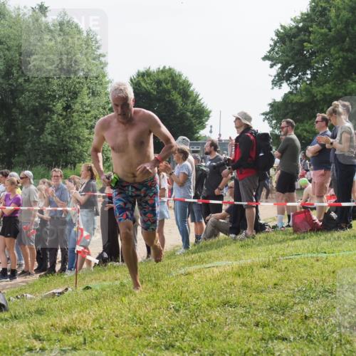 15.06.2025 - 27. Vierlanden-Triathlon KatJ http://msf.ph/oto/8011403 15.06.2025 10:13:33 Schwimmen 623 meine-sportfotos.de