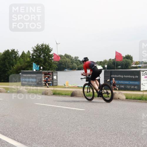 15.06.2025 - 27. Vierlanden-Triathlon H.Heesch http://msf.ph/oto/8011421 15.06.2025 11:03:10 Radfahren 176, 604, 761, 764 meine-sportfotos.de