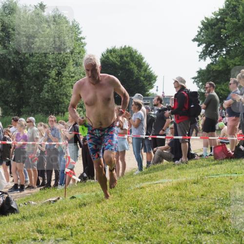 15.06.2025 - 27. Vierlanden-Triathlon KatJ http://msf.ph/oto/8011425 15.06.2025 10:13:33 Schwimmen 623 meine-sportfotos.de