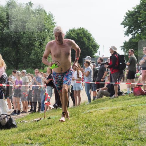 15.06.2025 - 27. Vierlanden-Triathlon KatJ http://msf.ph/oto/8011442 15.06.2025 10:13:33 Schwimmen 623 meine-sportfotos.de