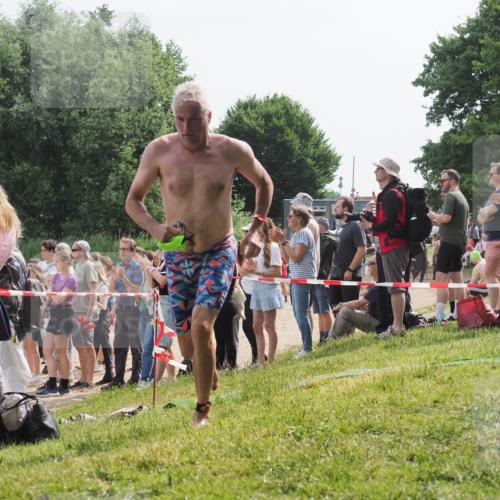 15.06.2025 - 27. Vierlanden-Triathlon KatJ http://msf.ph/oto/8011449 15.06.2025 10:13:33 Schwimmen 623 meine-sportfotos.de