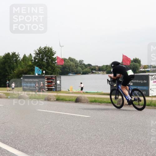 15.06.2025 - 27. Vierlanden-Triathlon H.Heesch http://msf.ph/oto/8011453 15.06.2025 11:03:14 Radfahren 138, 176, 677, 764 meine-sportfotos.de