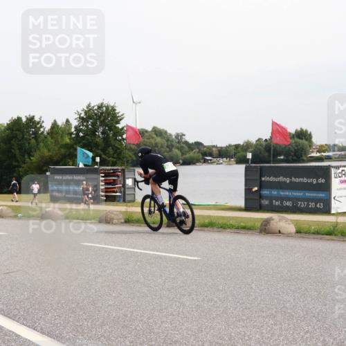 15.06.2025 - 27. Vierlanden-Triathlon H.Heesch http://msf.ph/oto/8011462 15.06.2025 11:03:14 Radfahren 138, 176, 677, 764 meine-sportfotos.de