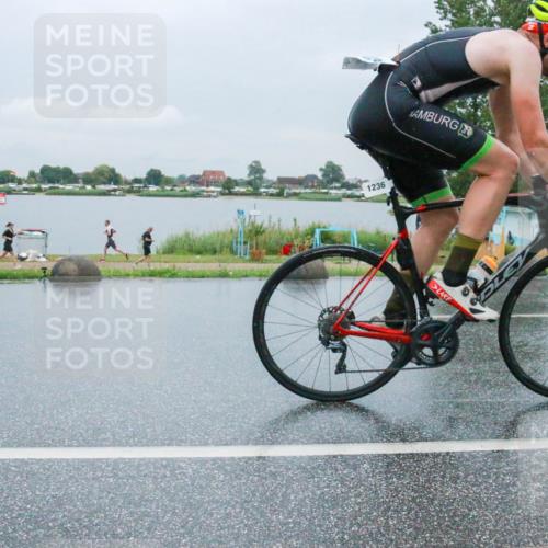21.06.2025 - 27. Vierlanden-Triathlon H.Heesch http://msf.ph/oto/8011494 15.06.2025 14:00:24 Radfahren 1236 meine-sportfotos.de