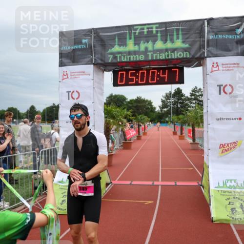 15.06.2025 - 7 Türme Triathlon Michael Strokosch http://msf.ph/oto/8011498 15.06.2025 15:00:47 Ziel 245 meine-sportfotos.de