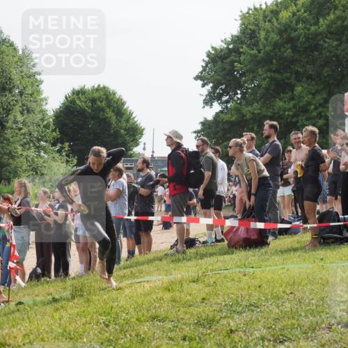 15.06.2025 - 27. Vierlanden-Triathlon KatJ http://msf.ph/oto/8011499 15.06.2025 10:13:41 Schwimmen 545, 585, 622, 623 meine-sportfotos.de