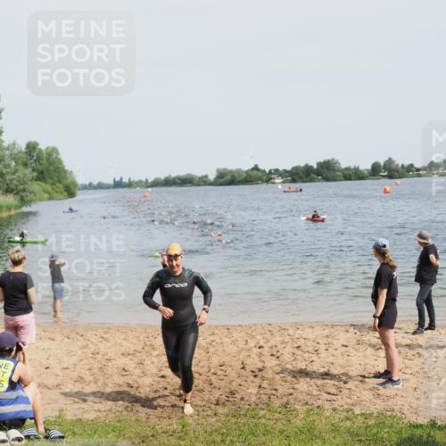 21.06.2025 - 27. Vierlanden-Triathlon MichiJ http://msf.ph/oto/8011501 15.06.2026 10:14:04 Schwimmen 472, 475, 632 meine-sportfotos.de