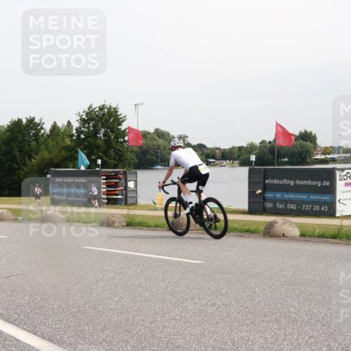 15.06.2025 - 27. Vierlanden-Triathlon H.Heesch http://msf.ph/oto/8011511 15.06.2025 11:03:35 Radfahren 159, 210 meine-sportfotos.de