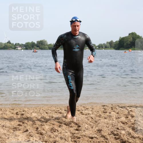 15.06.2025 - 27. Vierlanden-Triathlon Lena Gebhardt http://msf.ph/oto/8011514 15.06.2025 10:08:16 Schwimmen 295, 373, 399 meine-sportfotos.de