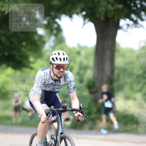 15.06.2025 - 7 Türme Triathlon Yannick Fuchs http://msf.ph/oto/8011516 15.06.2025 13:26:10 Radfahren  meine-sportfotos.de