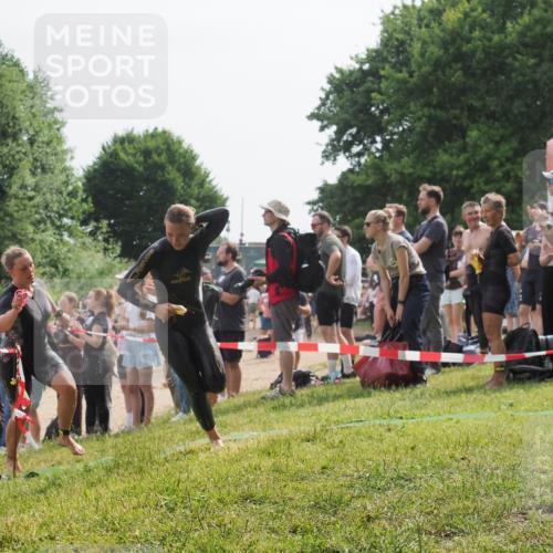 15.06.2025 - 27. Vierlanden-Triathlon KatJ http://msf.ph/oto/8011521 15.06.2025 10:13:41 Schwimmen 545, 585, 622, 623 meine-sportfotos.de