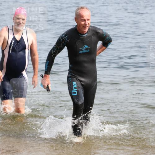15.06.2025 - 27. Vierlanden-Triathlon Lena Gebhardt http://msf.ph/oto/8011529 15.06.2025 10:08:28 Schwimmen 387, 454, 469 meine-sportfotos.de