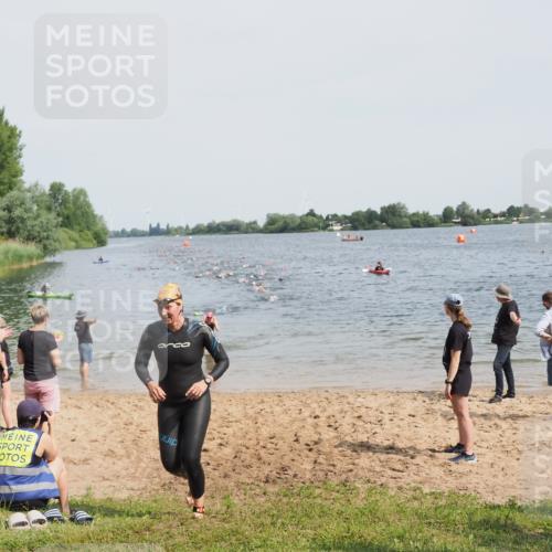 21.06.2025 - 27. Vierlanden-Triathlon MichiJ http://msf.ph/oto/8011535 15.06.2026 10:14:05 Schwimmen 472, 475, 632 meine-sportfotos.de