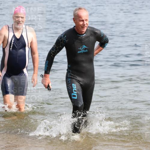 15.06.2025 - 27. Vierlanden-Triathlon Lena Gebhardt http://msf.ph/oto/8011539 15.06.2025 10:08:28 Schwimmen 387, 454, 469 meine-sportfotos.de