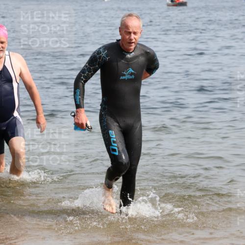 15.06.2025 - 27. Vierlanden-Triathlon Lena Gebhardt http://msf.ph/oto/8011545 15.06.2025 10:08:29 Schwimmen 387, 454, 469 meine-sportfotos.de