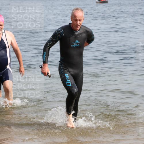 15.06.2025 - 27. Vierlanden-Triathlon Lena Gebhardt http://msf.ph/oto/8011553 15.06.2025 10:08:29 Schwimmen 387, 454, 469 meine-sportfotos.de
