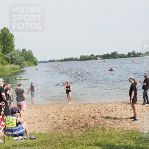 21.06.2025 - 27. Vierlanden-Triathlon MichiJ http://msf.ph/oto/8011578 15.06.2026 10:14:08 Schwimmen 475, 632 meine-sportfotos.de