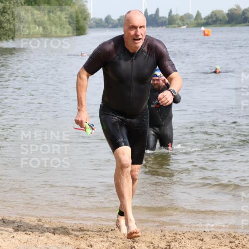 15.06.2025 - 27. Vierlanden-Triathlon Lena Gebhardt http://msf.ph/oto/8011582 15.06.2025 10:08:31 Schwimmen 380, 387, 437, 454, 469 meine-sportfotos.de