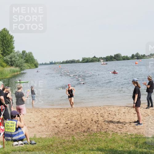 21.06.2025 - 27. Vierlanden-Triathlon MichiJ http://msf.ph/oto/8011599 15.06.2026 10:14:09 Schwimmen 475, 632 meine-sportfotos.de