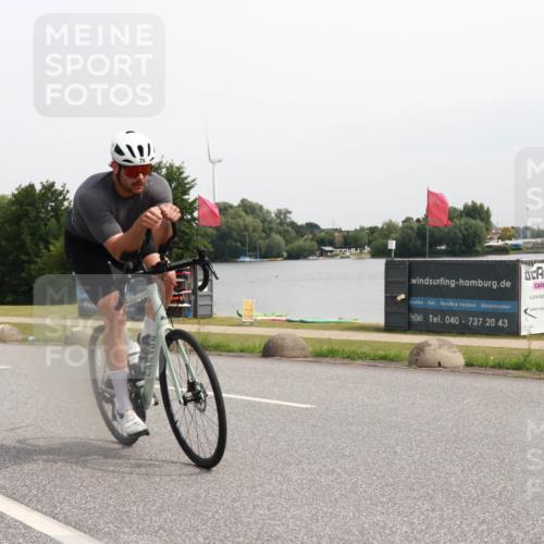 15.06.2025 - 27. Vierlanden-Triathlon H.Heesch http://msf.ph/oto/8011605 15.06.2025 11:03:59 Radfahren 35, 75, 108, 656 meine-sportfotos.de