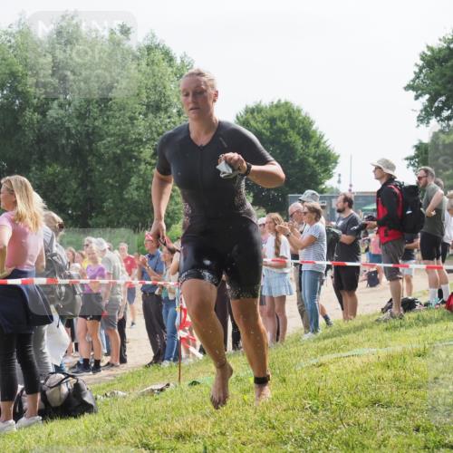 15.06.2025 - 27. Vierlanden-Triathlon KatJ http://msf.ph/oto/8011611 15.06.2025 10:13:43 Schwimmen 545, 585, 622 meine-sportfotos.de