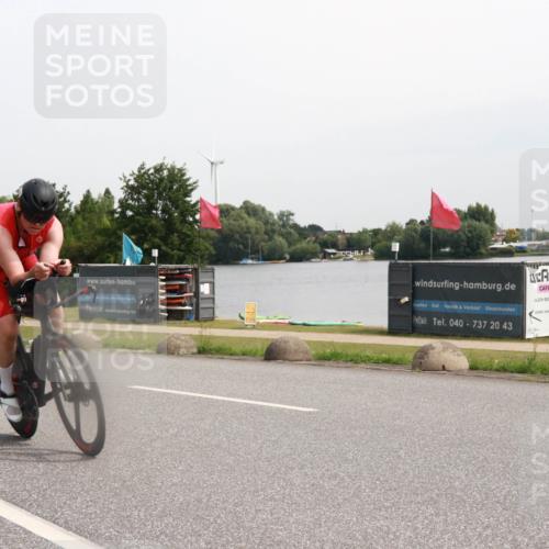 15.06.2025 - 27. Vierlanden-Triathlon H.Heesch http://msf.ph/oto/8011620 15.06.2025 11:04:00 Radfahren 35, 75, 108, 656 meine-sportfotos.de