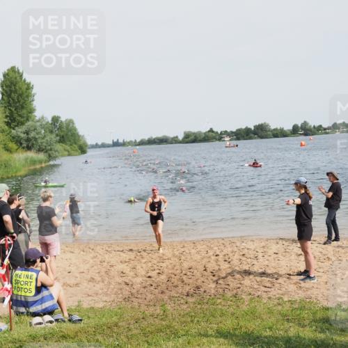 21.06.2025 - 27. Vierlanden-Triathlon MichiJ http://msf.ph/oto/8011624 15.06.2026 10:14:09 Schwimmen 475, 632 meine-sportfotos.de