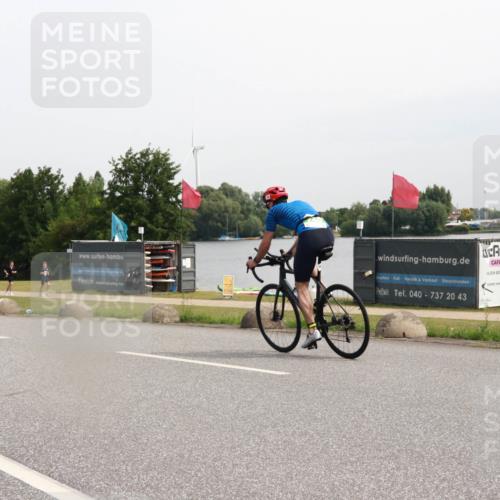 15.06.2025 - 27. Vierlanden-Triathlon H.Heesch http://msf.ph/oto/8011637 15.06.2025 11:04:01 Radfahren 35, 75, 108, 575, 656 meine-sportfotos.de