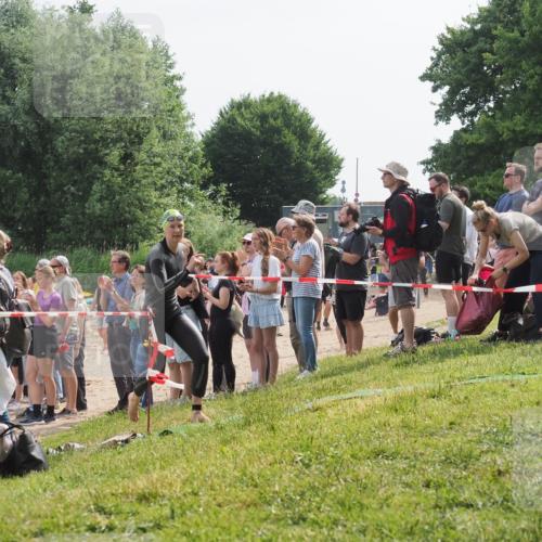 15.06.2025 - 27. Vierlanden-Triathlon KatJ http://msf.ph/oto/8011639 15.06.2025 10:13:45 Schwimmen 513, 545, 585, 622 meine-sportfotos.de