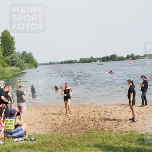 21.06.2025 - 27. Vierlanden-Triathlon MichiJ http://msf.ph/oto/8011643 15.06.2026 10:14:10 Schwimmen 475, 632 meine-sportfotos.de