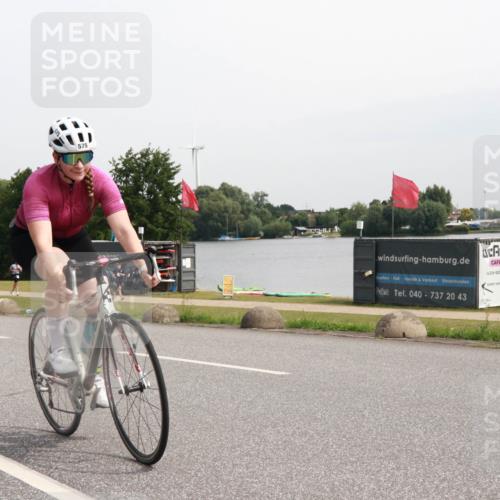 15.06.2025 - 27. Vierlanden-Triathlon H.Heesch http://msf.ph/oto/8011660 15.06.2025 11:04:03 Radfahren 75, 108, 165, 575, 656, 740 meine-sportfotos.de