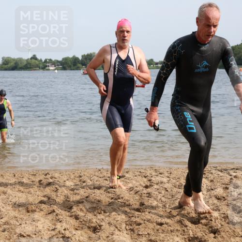 15.06.2025 - 27. Vierlanden-Triathlon Lena Gebhardt http://msf.ph/oto/8011664 15.06.2025 10:08:34 Schwimmen 380, 387, 437, 454, 469 meine-sportfotos.de