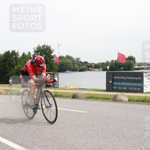 15.06.2025 - 27. Vierlanden-Triathlon H.Heesch http://msf.ph/oto/8011668 15.06.2025 11:04:03 Radfahren 75, 108, 165, 575, 656, 740 meine-sportfotos.de