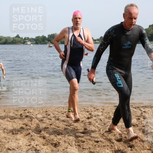 15.06.2025 - 27. Vierlanden-Triathlon Lena Gebhardt http://msf.ph/oto/8011674 15.06.2025 10:08:34 Schwimmen 380, 387, 437, 454, 469 meine-sportfotos.de