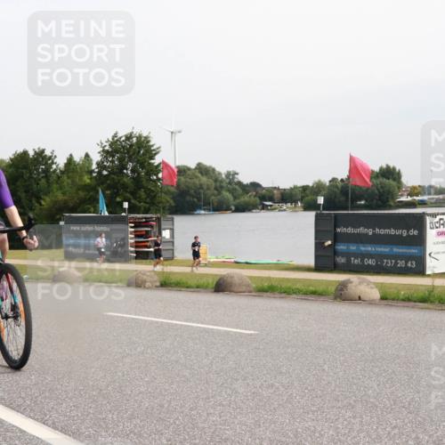 15.06.2025 - 27. Vierlanden-Triathlon H.Heesch http://msf.ph/oto/8011679 15.06.2025 11:04:05 Radfahren 75, 108, 165, 535, 575, 740 meine-sportfotos.de