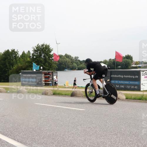 15.06.2025 - 27. Vierlanden-Triathlon H.Heesch http://msf.ph/oto/8011691 15.06.2025 11:04:07 Radfahren 165, 535, 575, 740 meine-sportfotos.de