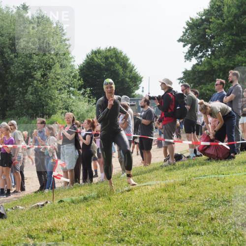 15.06.2025 - 27. Vierlanden-Triathlon KatJ http://msf.ph/oto/8011706 15.06.2025 10:13:46 Schwimmen 513, 545, 585, 622 meine-sportfotos.de