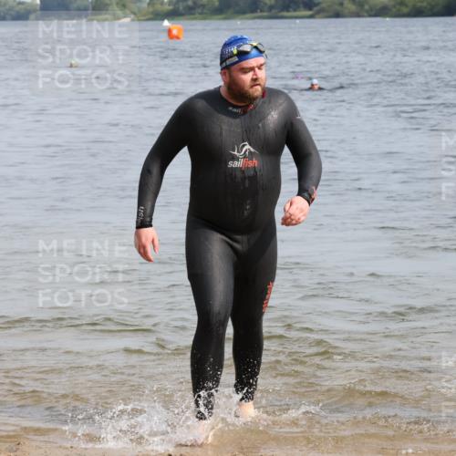 15.06.2025 - 27. Vierlanden-Triathlon Lena Gebhardt http://msf.ph/oto/8011720 15.06.2025 10:08:37 Schwimmen 380, 387, 437, 454, 469 meine-sportfotos.de