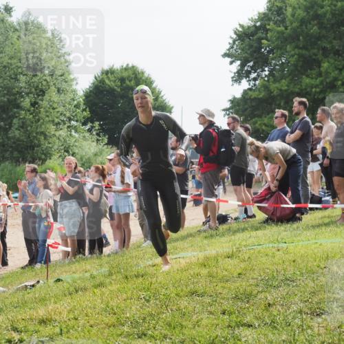 15.06.2025 - 27. Vierlanden-Triathlon KatJ http://msf.ph/oto/8011744 15.06.2025 10:13:46 Schwimmen 513, 545, 585, 622 meine-sportfotos.de