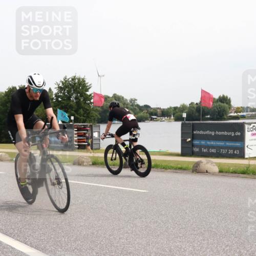 15.06.2025 - 27. Vierlanden-Triathlon H.Heesch http://msf.ph/oto/8011746 15.06.2025 11:04:36 Radfahren 12, 48, 242, 466, 568 meine-sportfotos.de