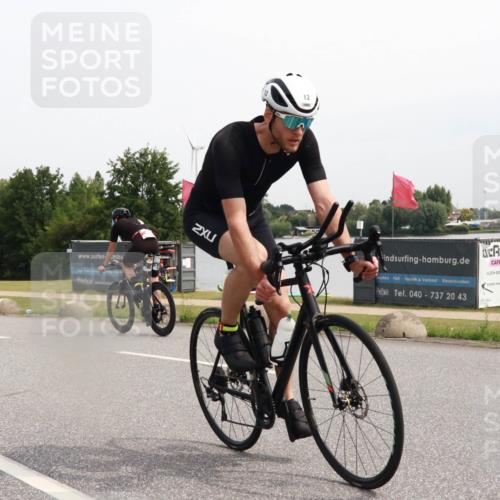 15.06.2025 - 27. Vierlanden-Triathlon H.Heesch http://msf.ph/oto/8011755 15.06.2025 11:04:36 Radfahren 12, 48, 242, 466, 568 meine-sportfotos.de
