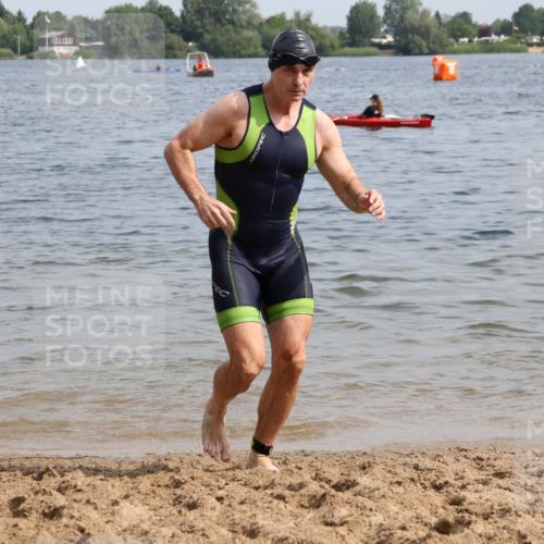 15.06.2025 - 27. Vierlanden-Triathlon Lena Gebhardt http://msf.ph/oto/8011758 15.06.2025 10:08:38 Schwimmen 380, 387, 437, 454, 469 meine-sportfotos.de